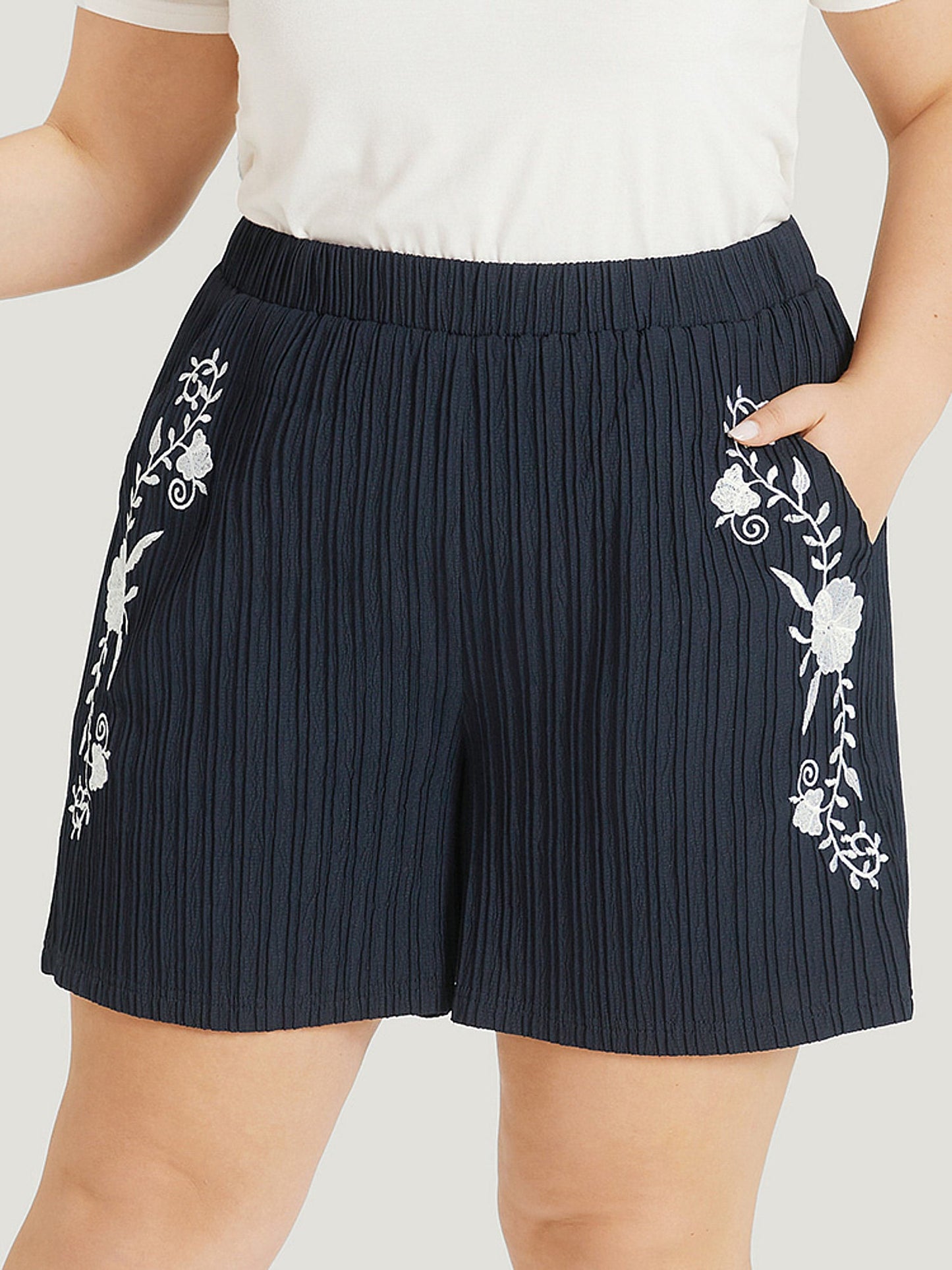 Floral Embroidered Textured Stretchy Waist Shorts