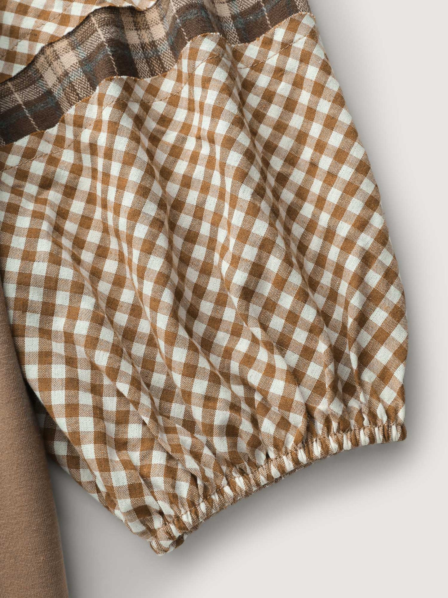 Plaid Contrast Sleeve Stretchy Hem Sweatshirt