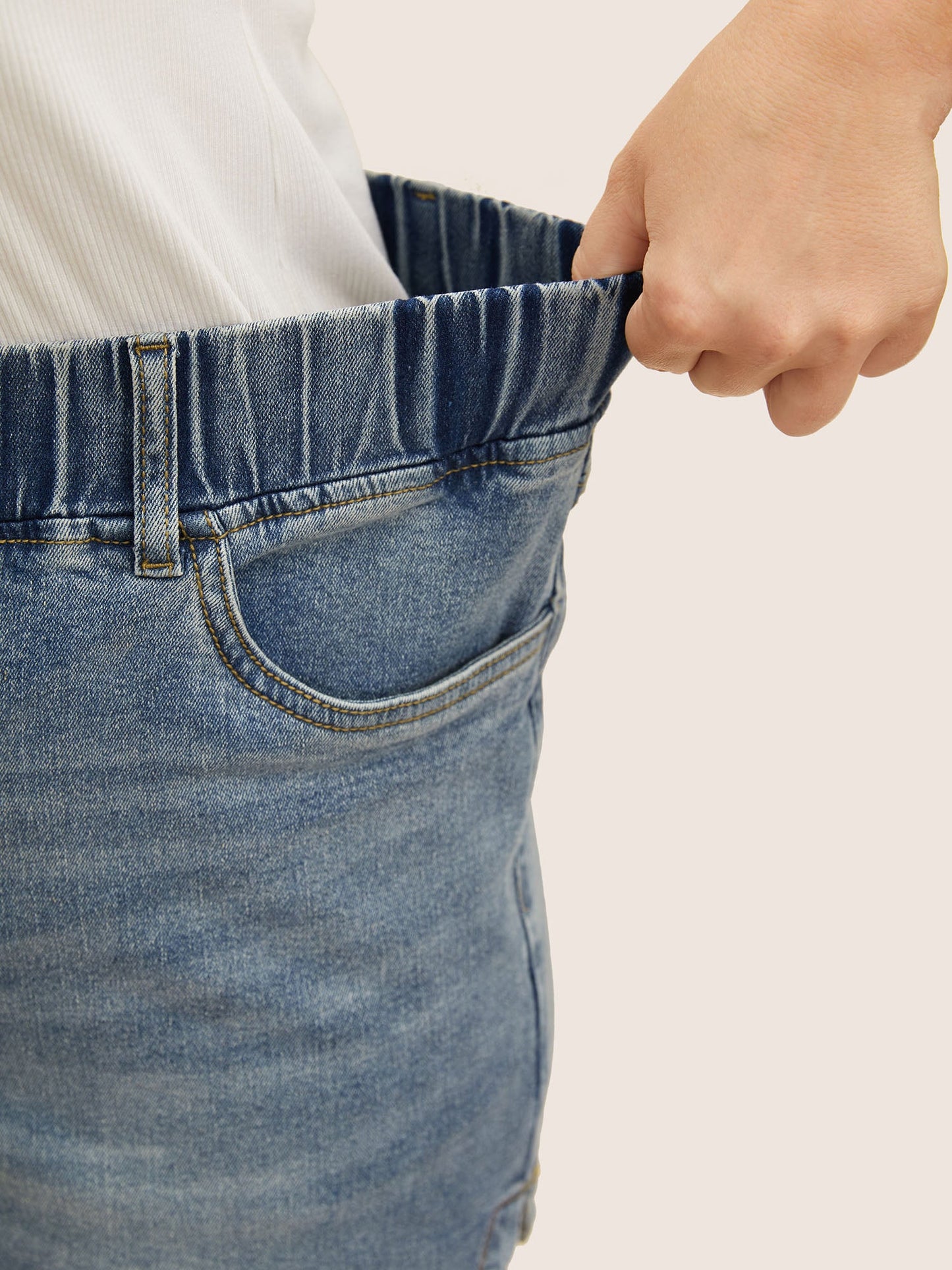 Light Wash Slit Hem Elastic Waist Denim Shorts