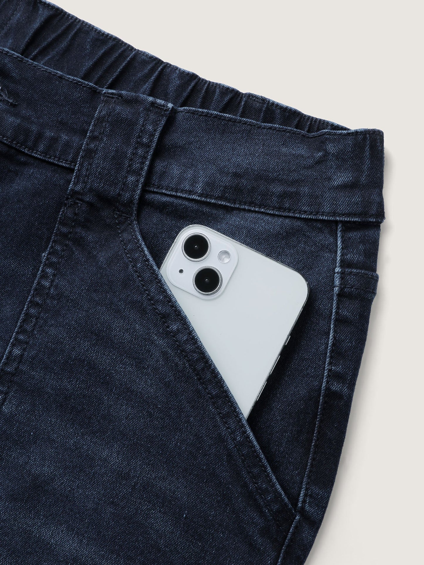 Supersoft Front Pockets Straight-Leg Mid-Rise Jeans