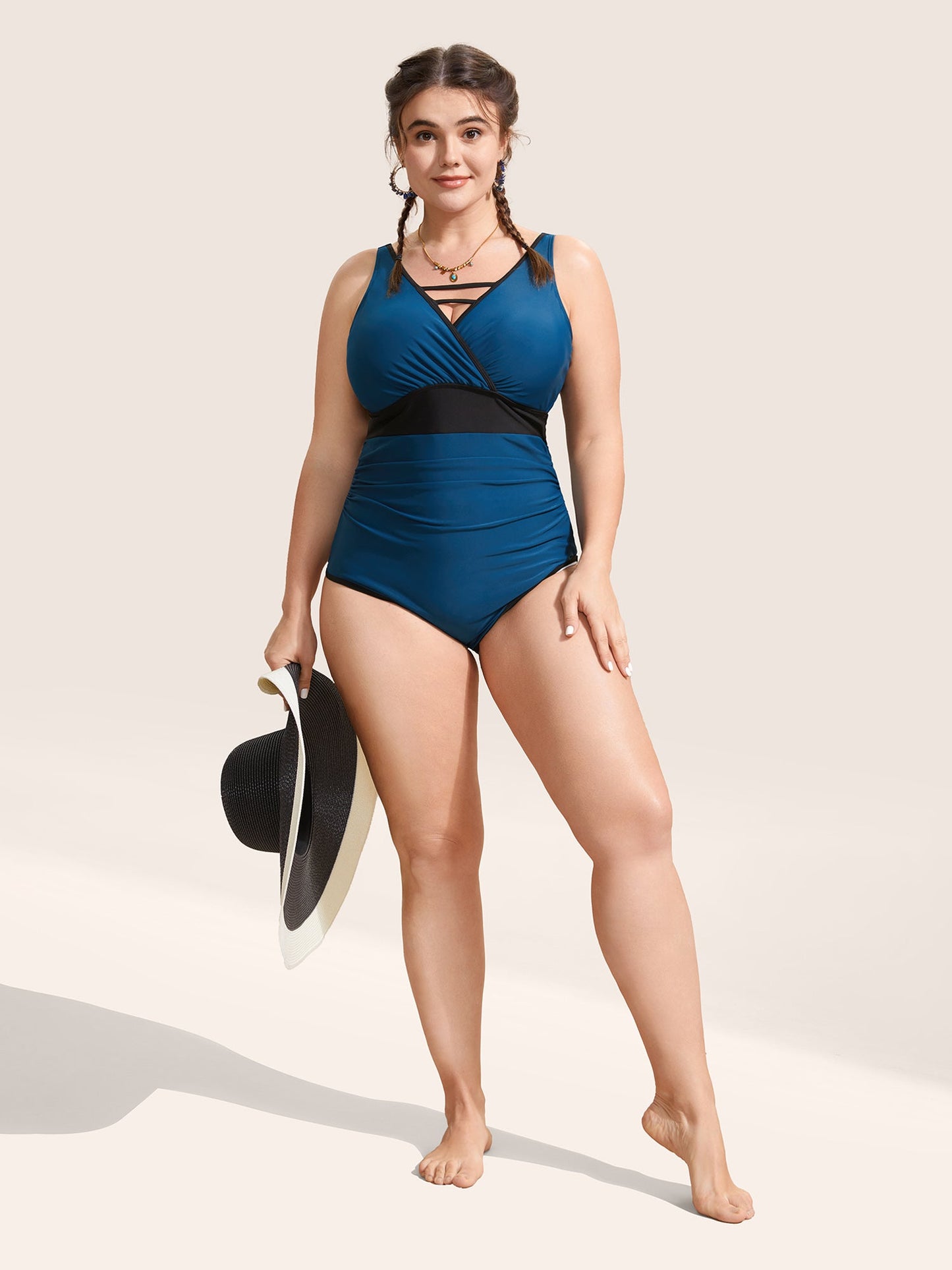 Contrast Trim Keyhole Gathered One Piece Swimsuit
