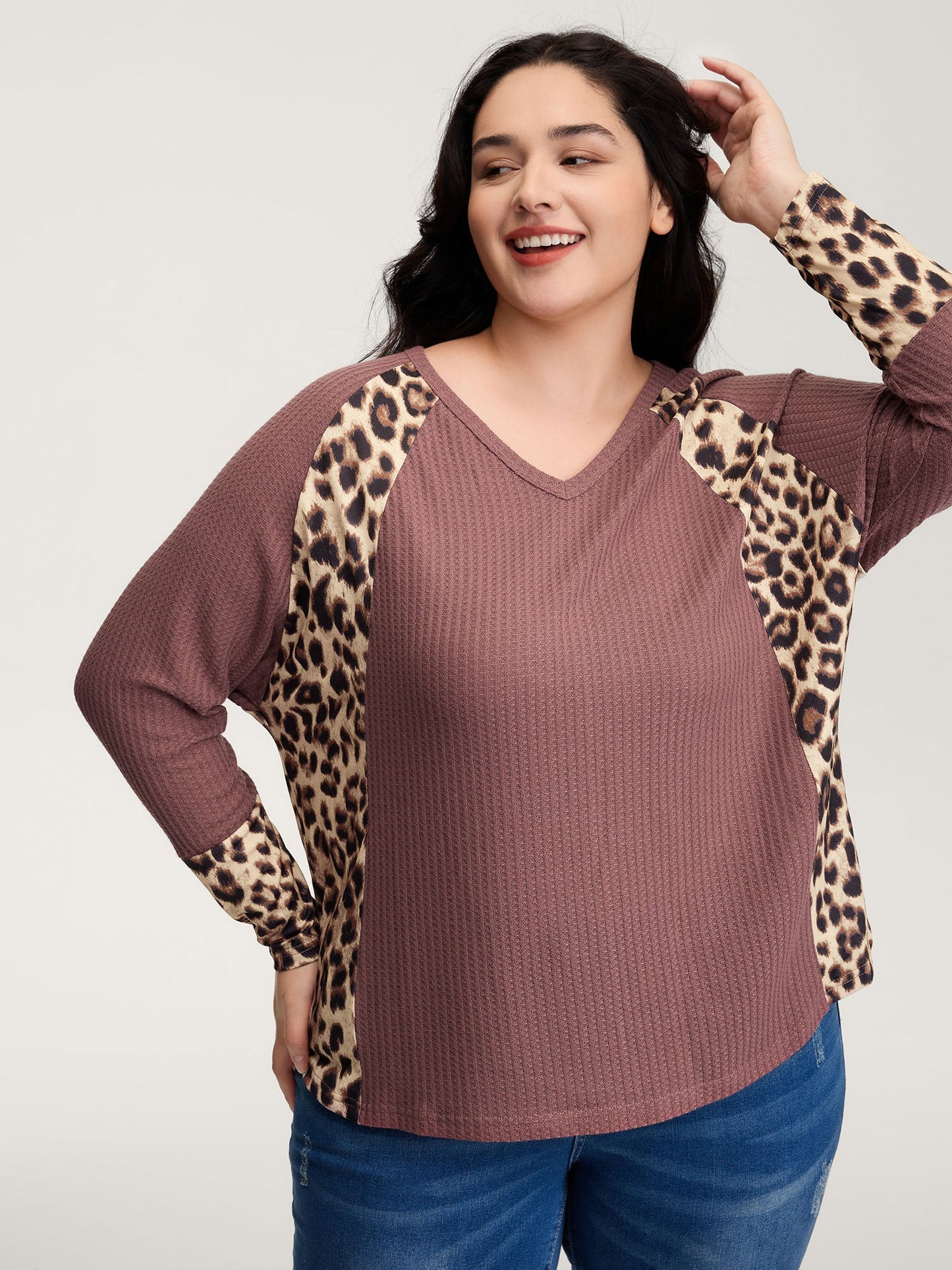 Leopard Contrast Textured V-Neck T-Shirt