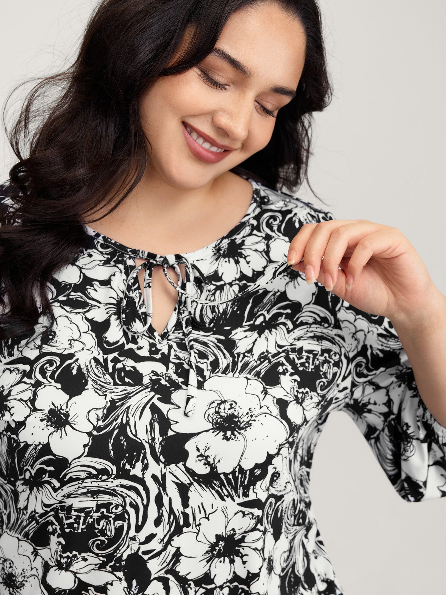 Stretchy Silhouette Flower Knit Top