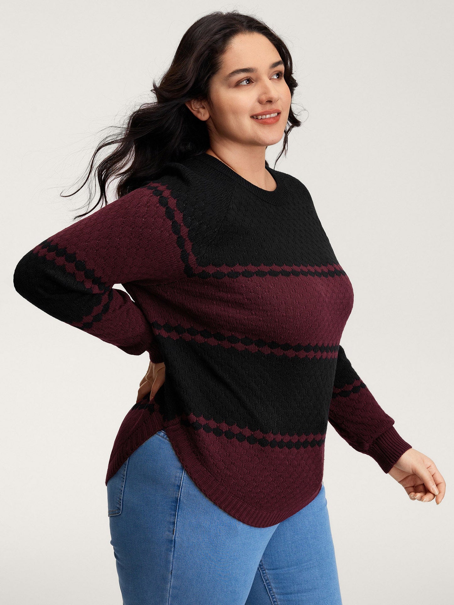 Colorblock Curvy Hem Textured Pullover