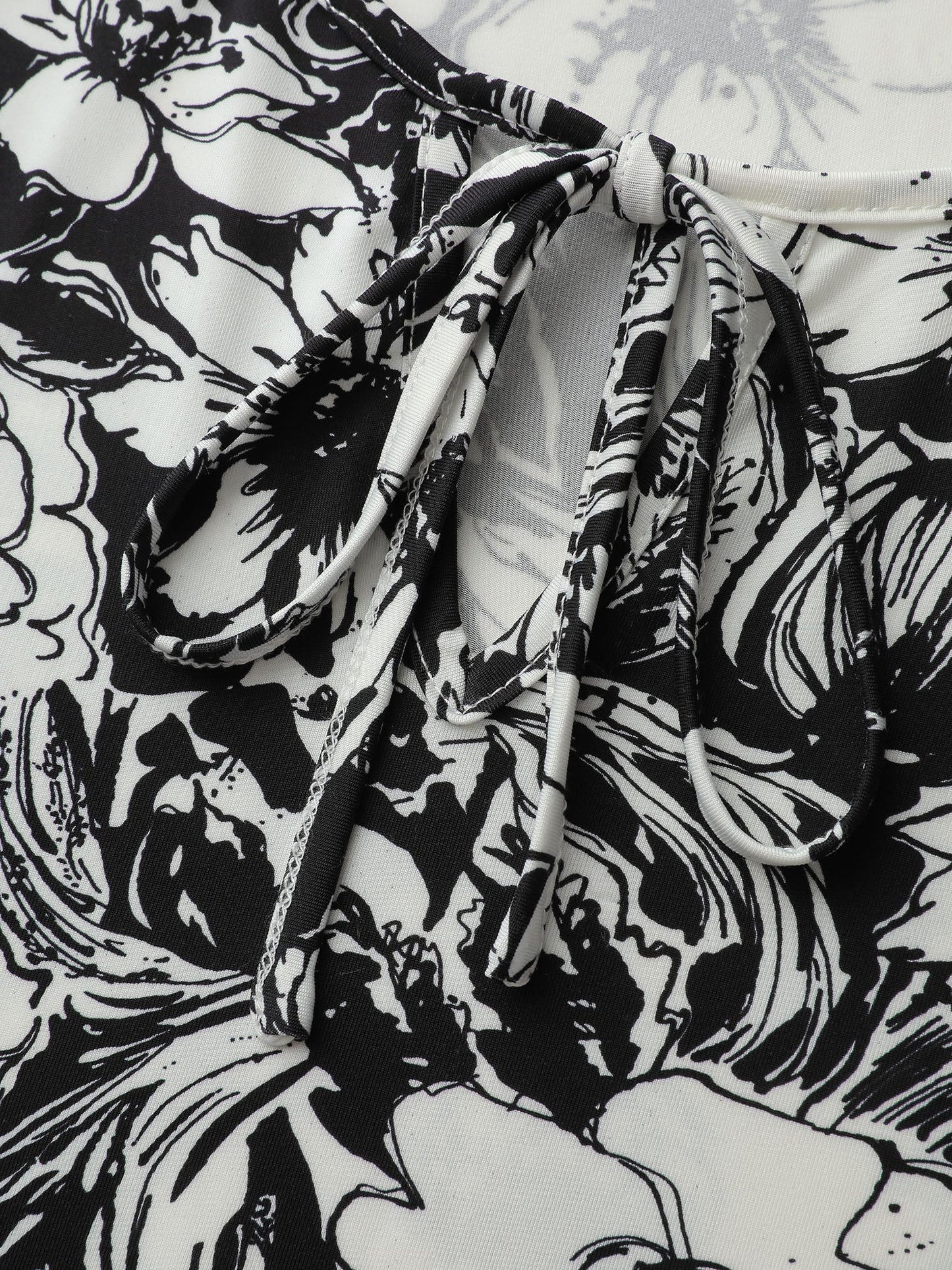 Stretchy Silhouette Flower Knit Top