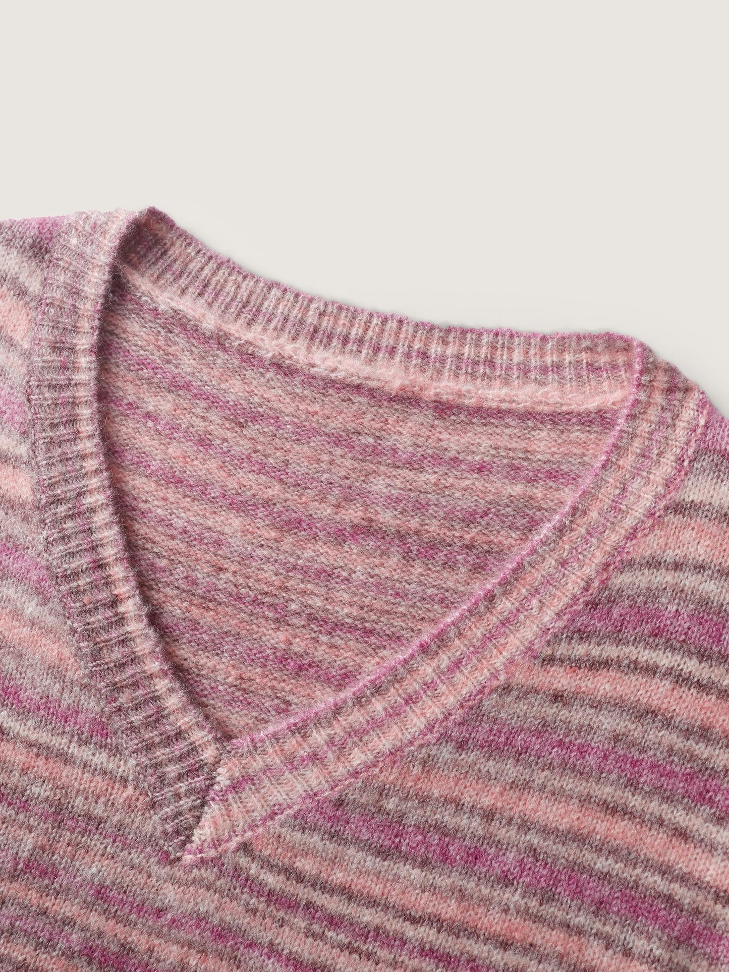 Ribbed Texture Curvy Hem V-Neck Pullover
