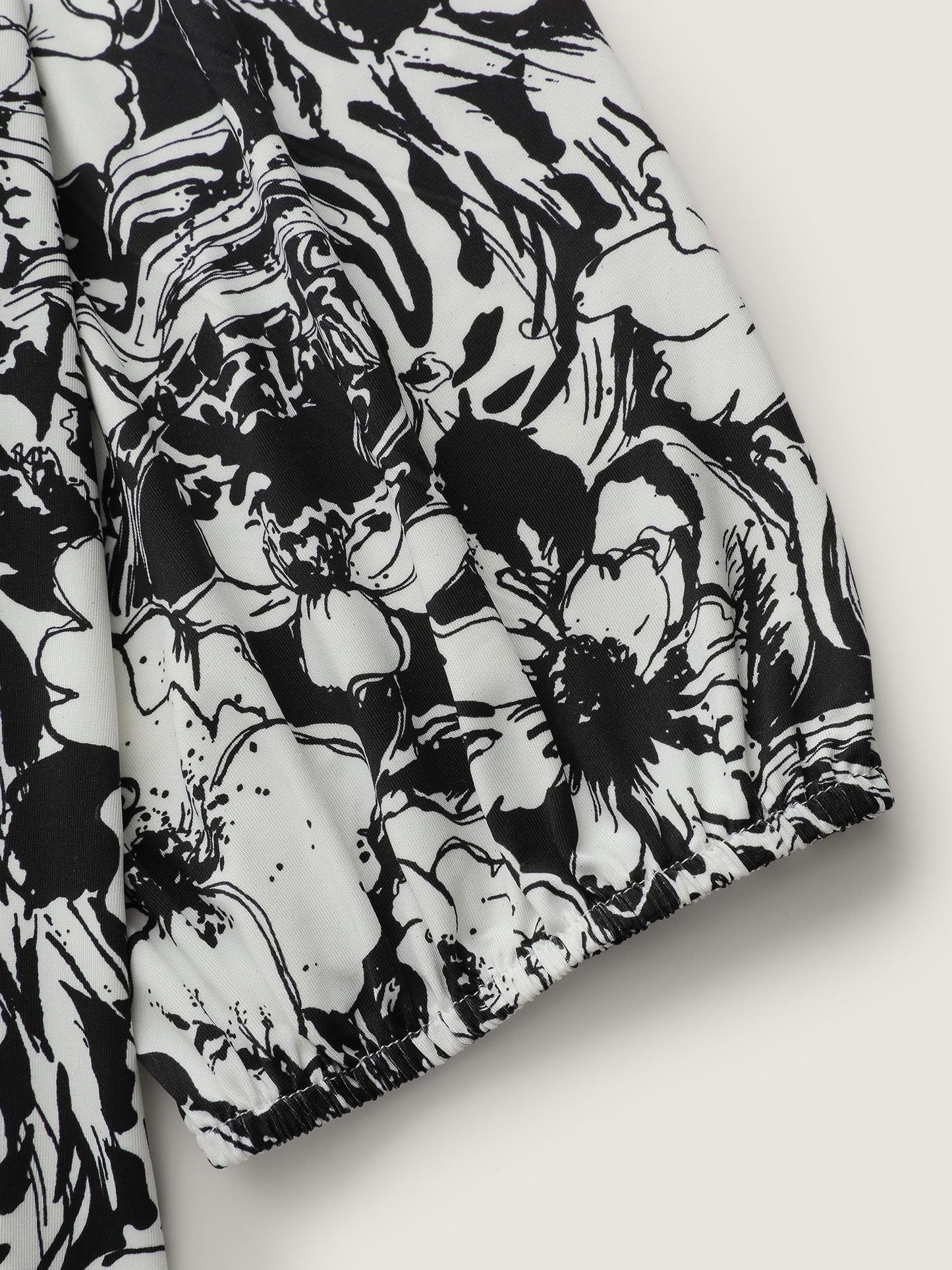 Stretchy Silhouette Flower Knit Top