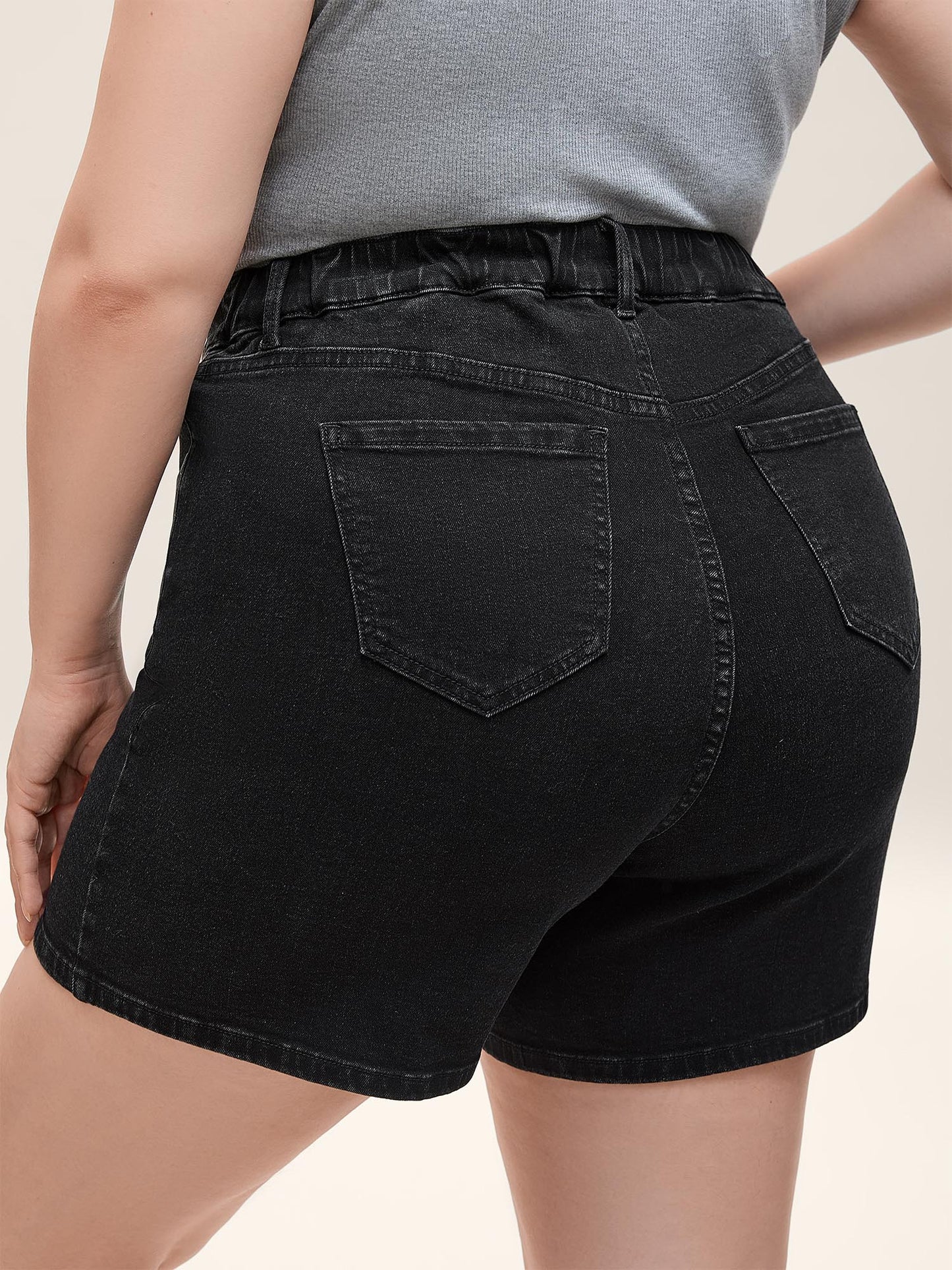 Classic Cut Pocket Denim Shorts