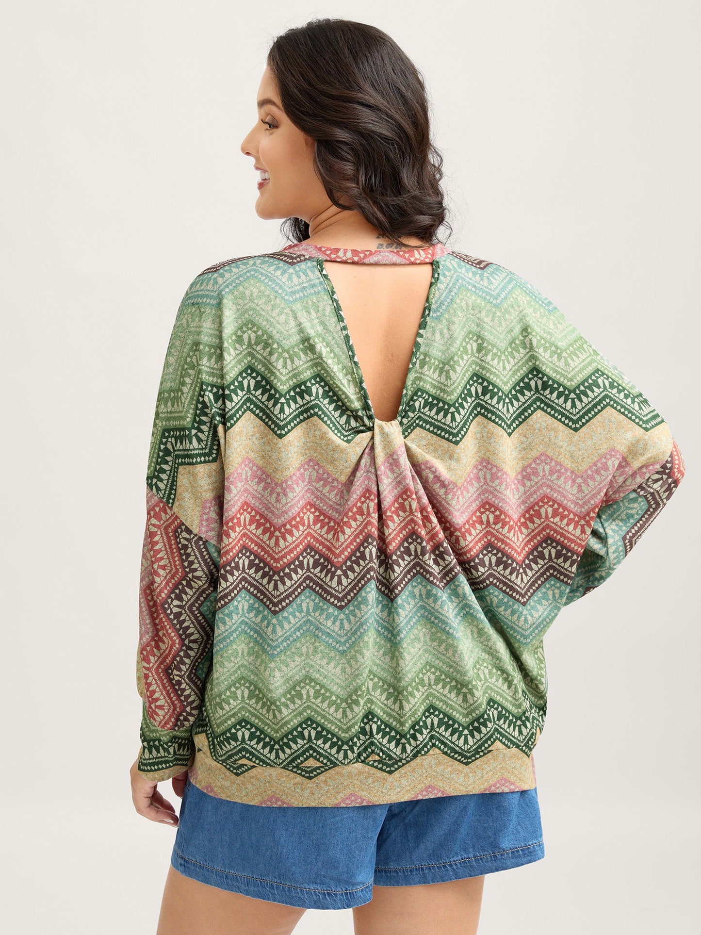 Colorful Wavy Stripes Gathered Back T-Shirt