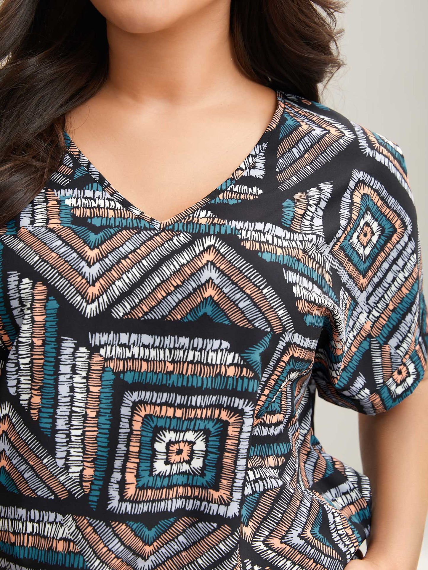 Geometric Print V-Neck Relaxed Fit Blouse