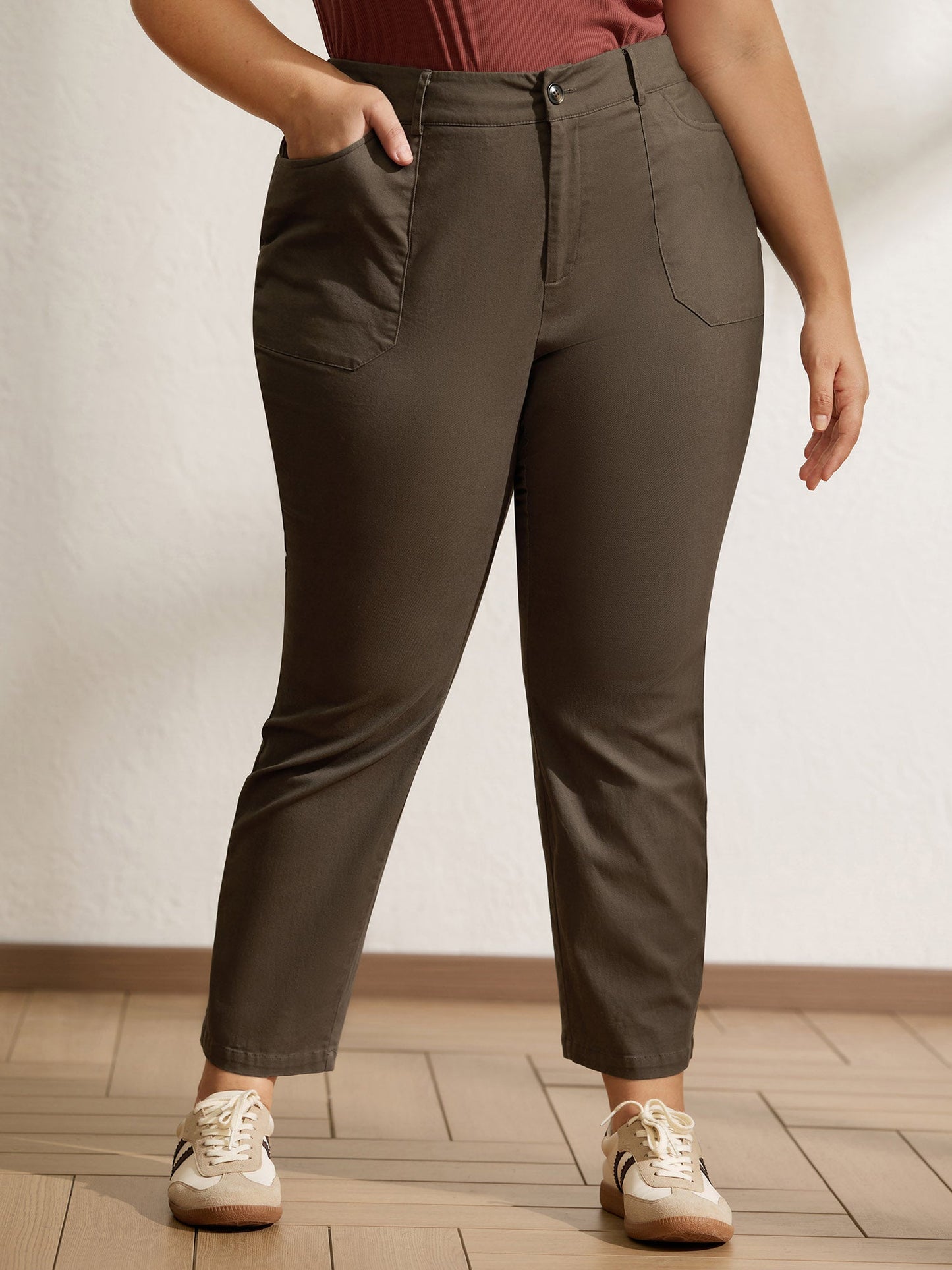 Sculpted Pockets Straight-Leg Pants