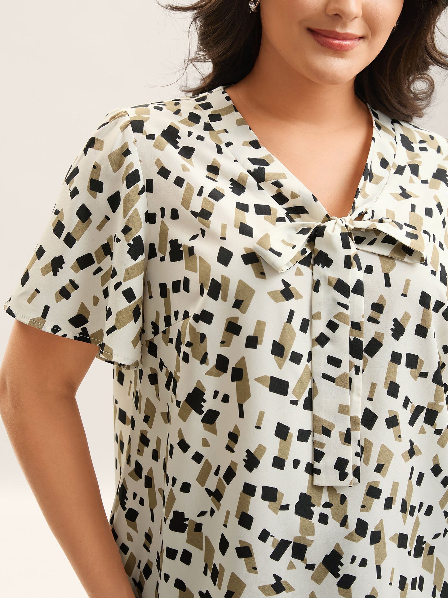 Geometric Print Ribbon Collar Blouse