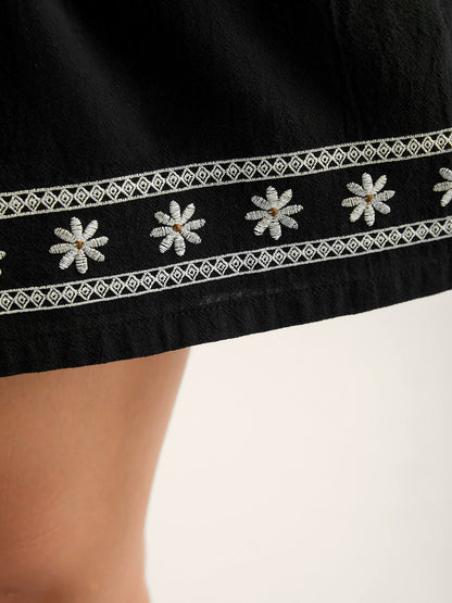 Cotton Embroidery Waist-Tie Straight-Fit Shorts