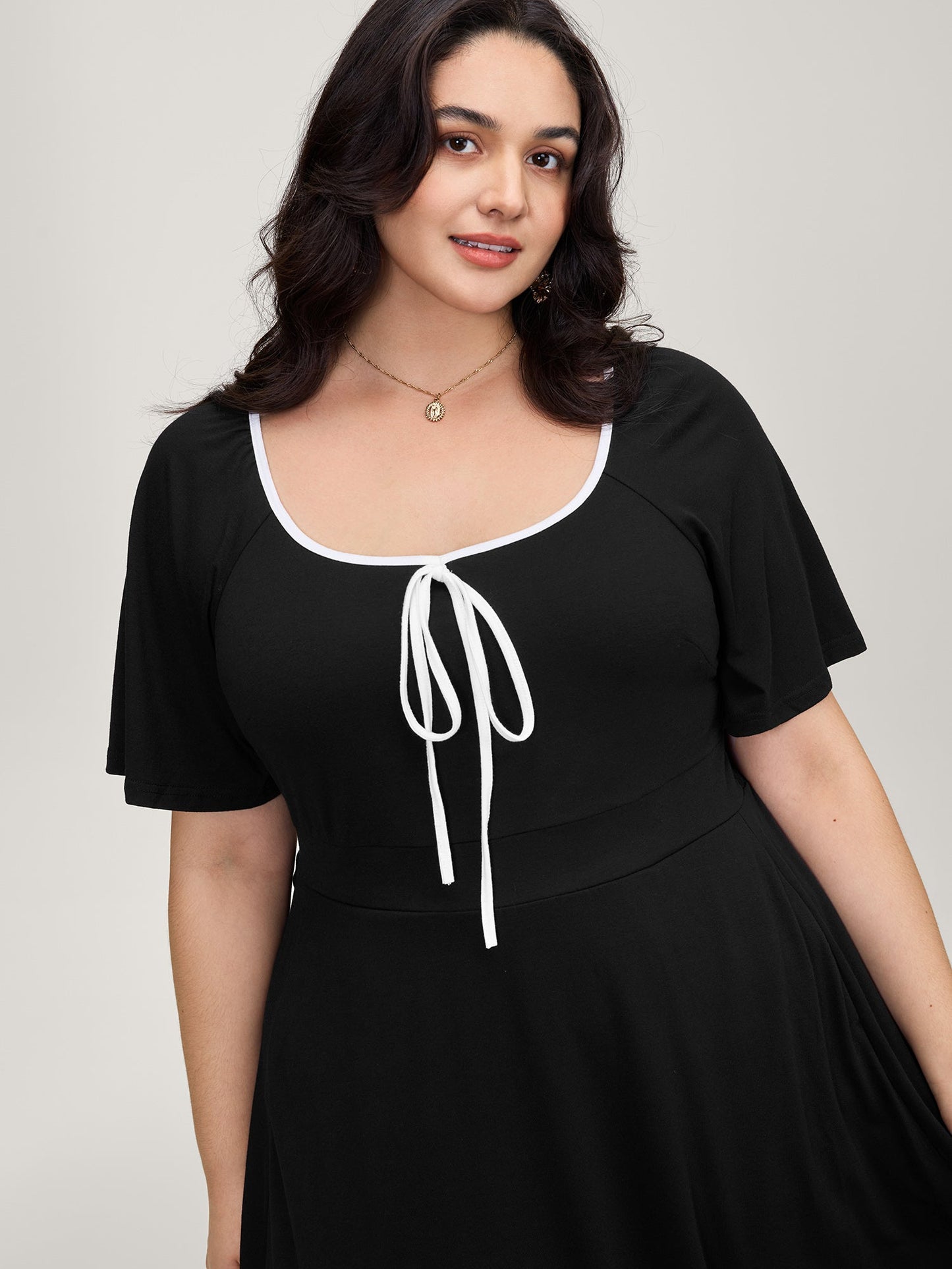 Neck Bow-Tie Contrast Pockets Midi Dress