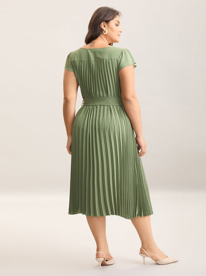 Plicated Detail Belted Pockets Maxi Dress