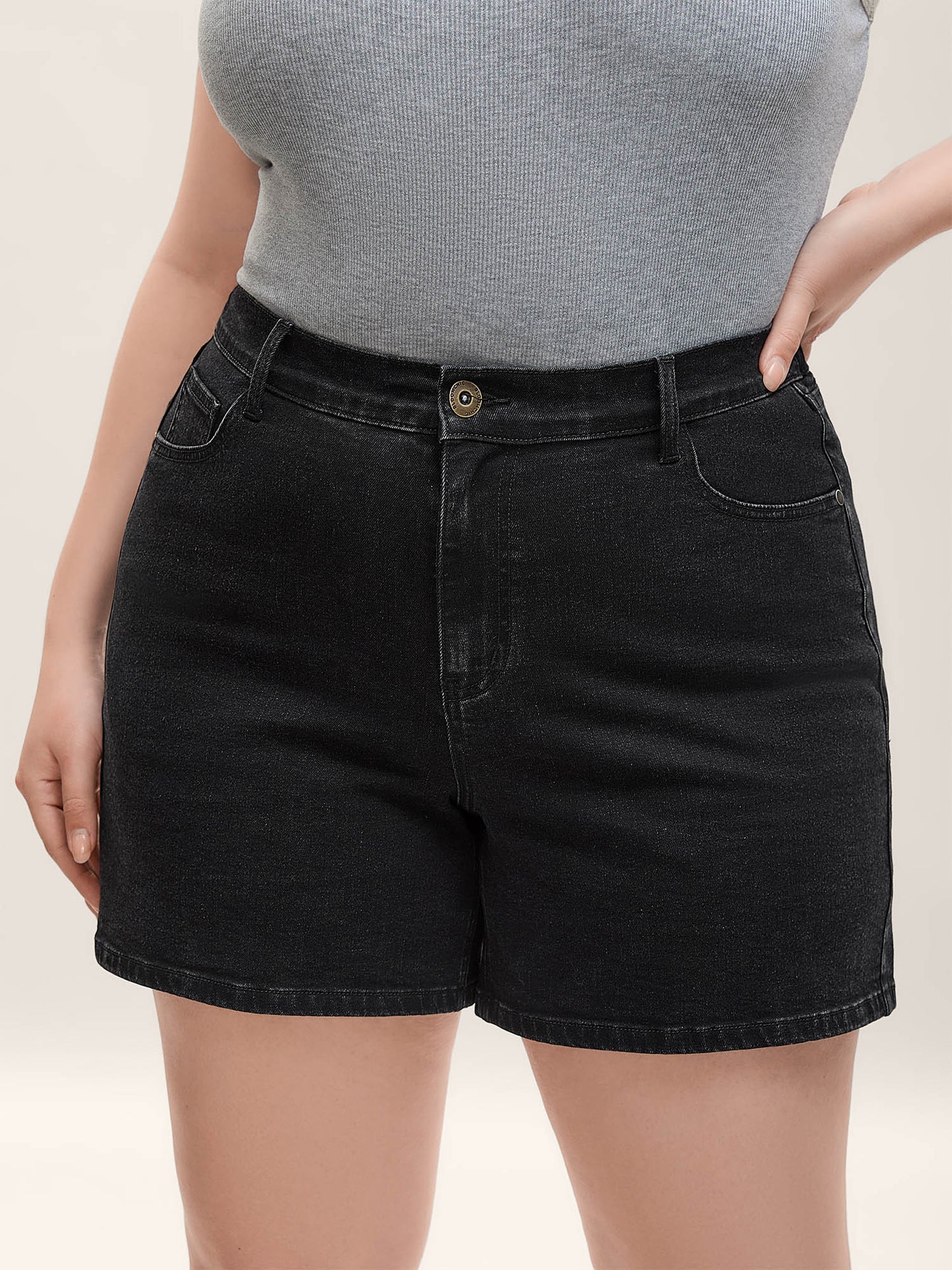 Classic Cut Pocket Denim Shorts