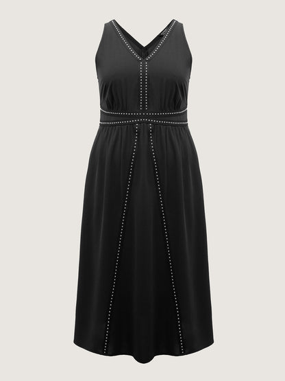Shirred Side Pockets V-Neck Midi Dress