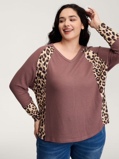 Leopard Contrast Textured V-Neck T-Shirt