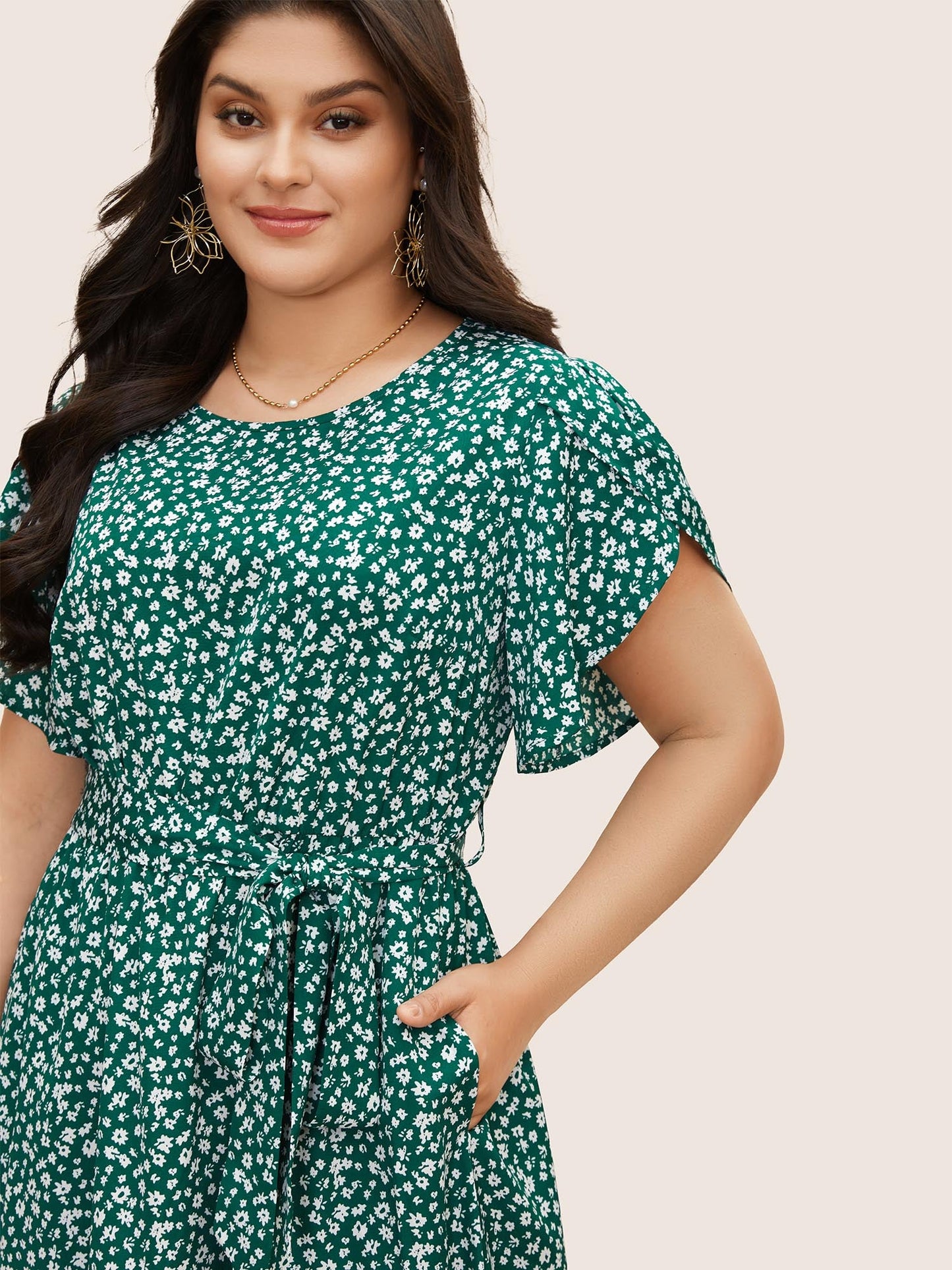 Tulip Sleeved Round Neck Midi Dress