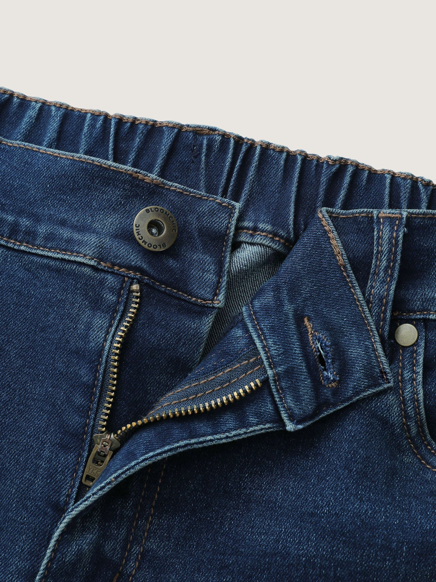 Stretch Frayed Hem Straight-Leg Jeans