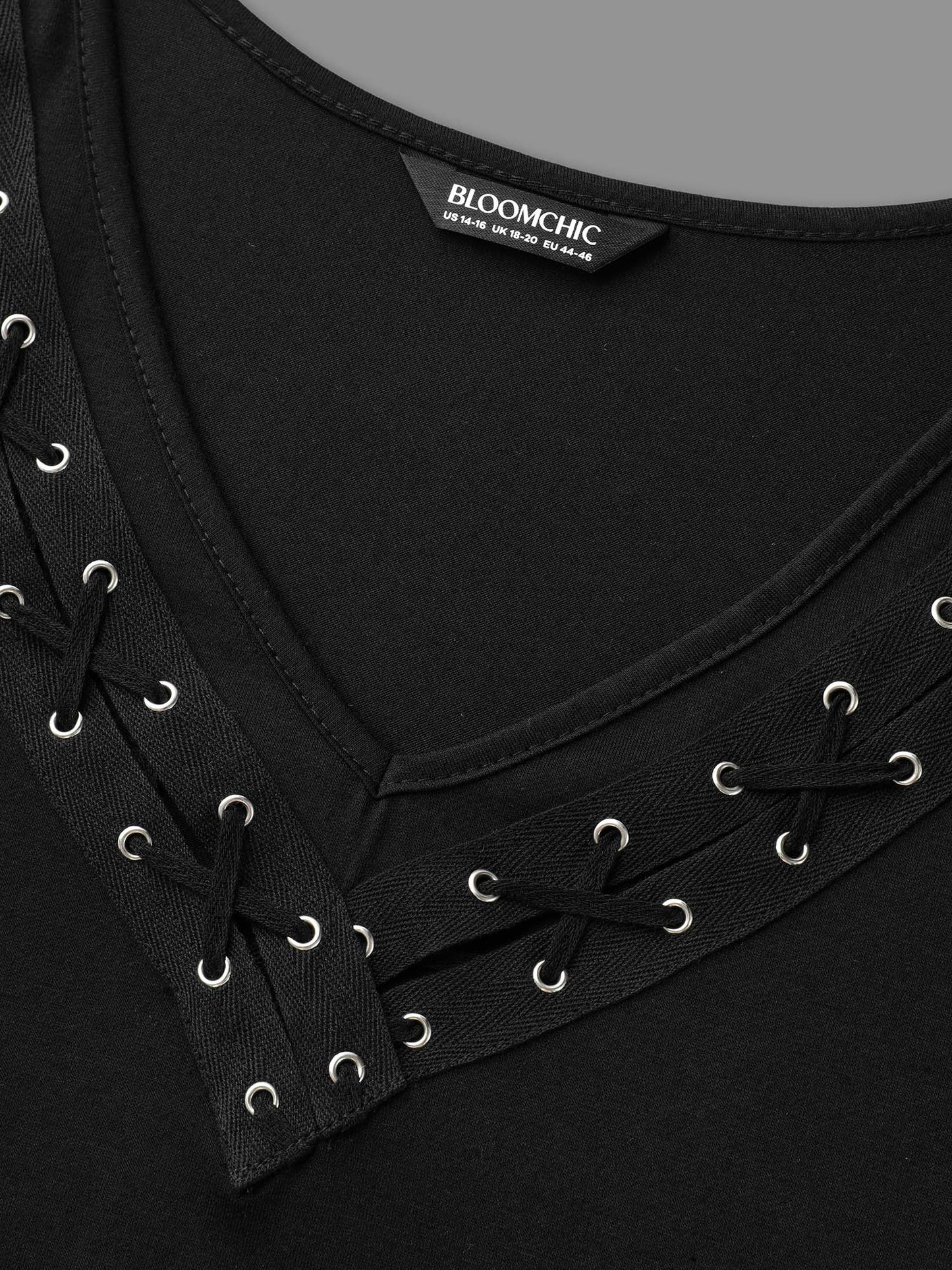 Stretchy V-Neck Hollow Fitted T-Shirt