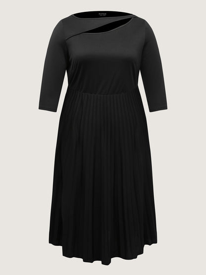 Neck Cut-Out Pleated Stretchy Midi Dress