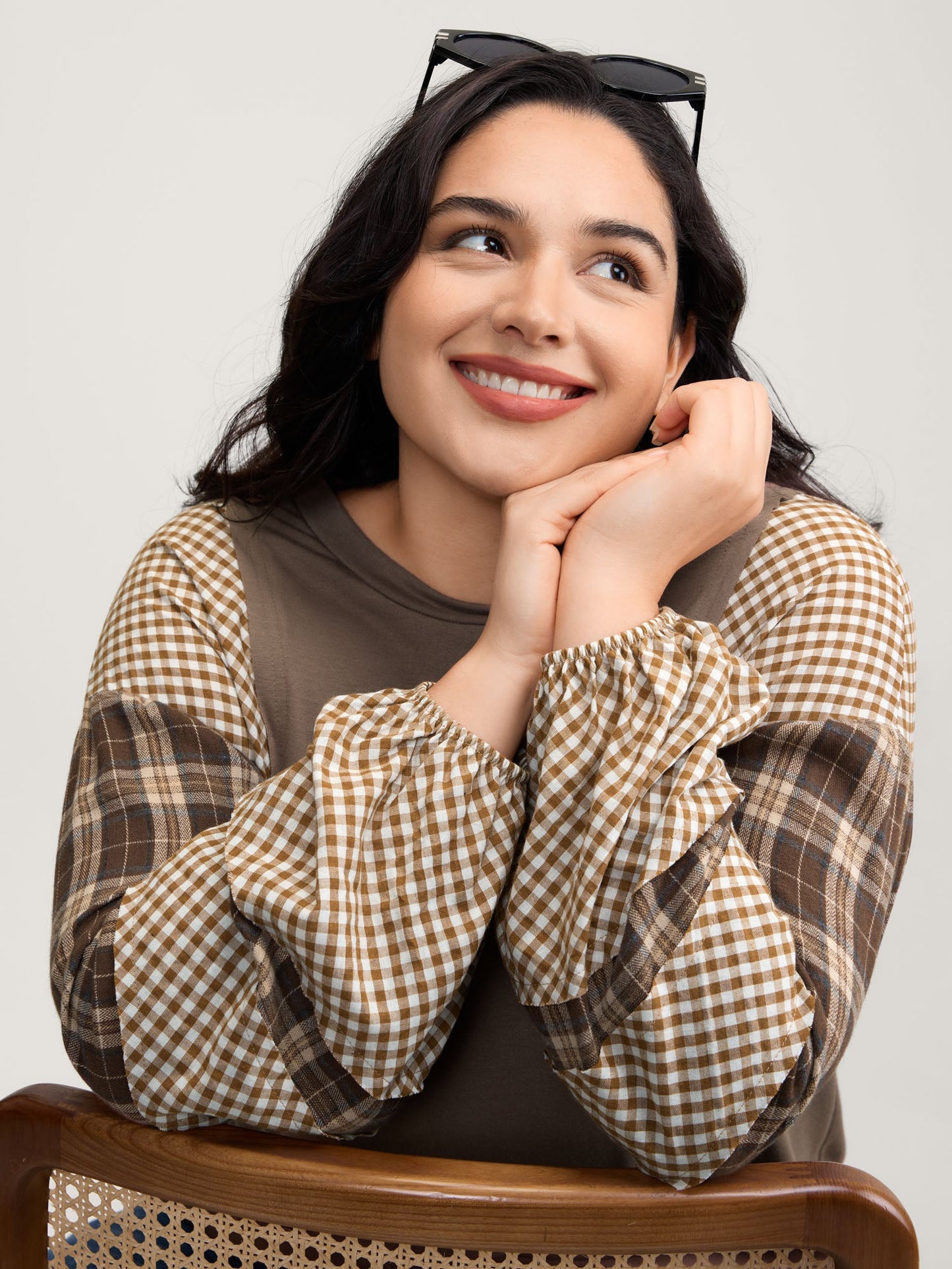 Plaid Contrast Sleeve Stretchy Hem Sweatshirt