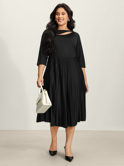 Neck Cut-Out Pleated Stretchy Midi Dress