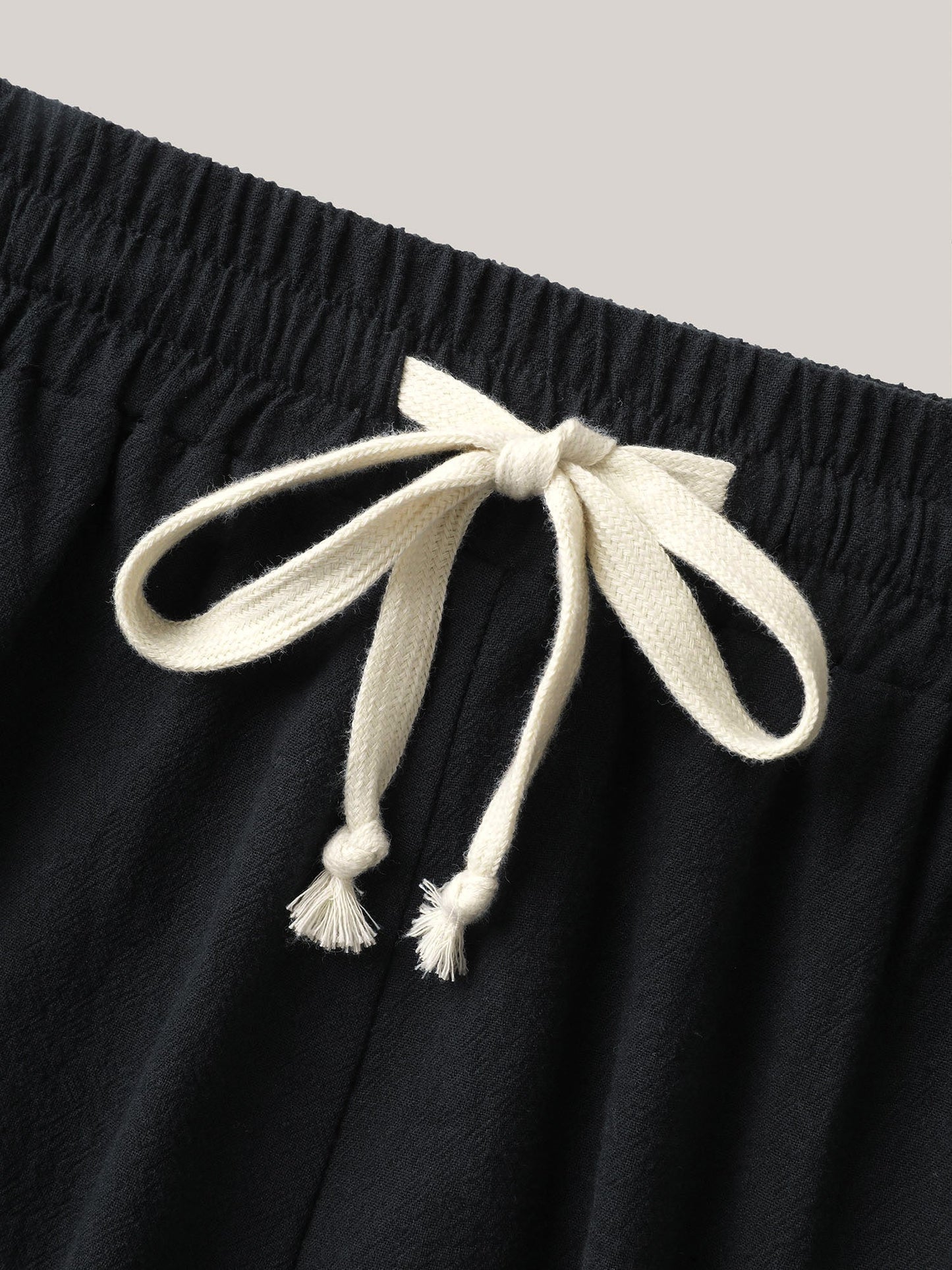 Color Contrast Drawstring Slit Shorts