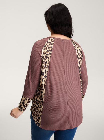 Leopard Contrast Textured V-Neck T-Shirt
