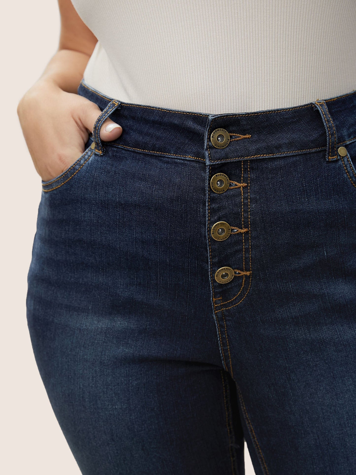 Dark Wash Frayed Hem Cropped Bootcut Jeans