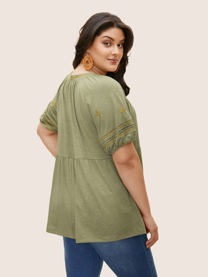 Embroidered Tie Knot Tassels Gathered T-shirt