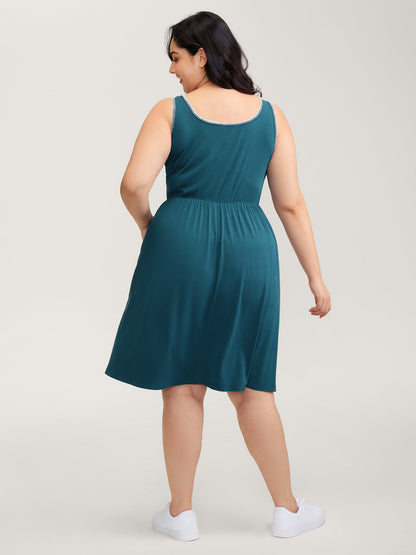 Embroidered Trim Cinched-Waist Stretchy Midi Dress