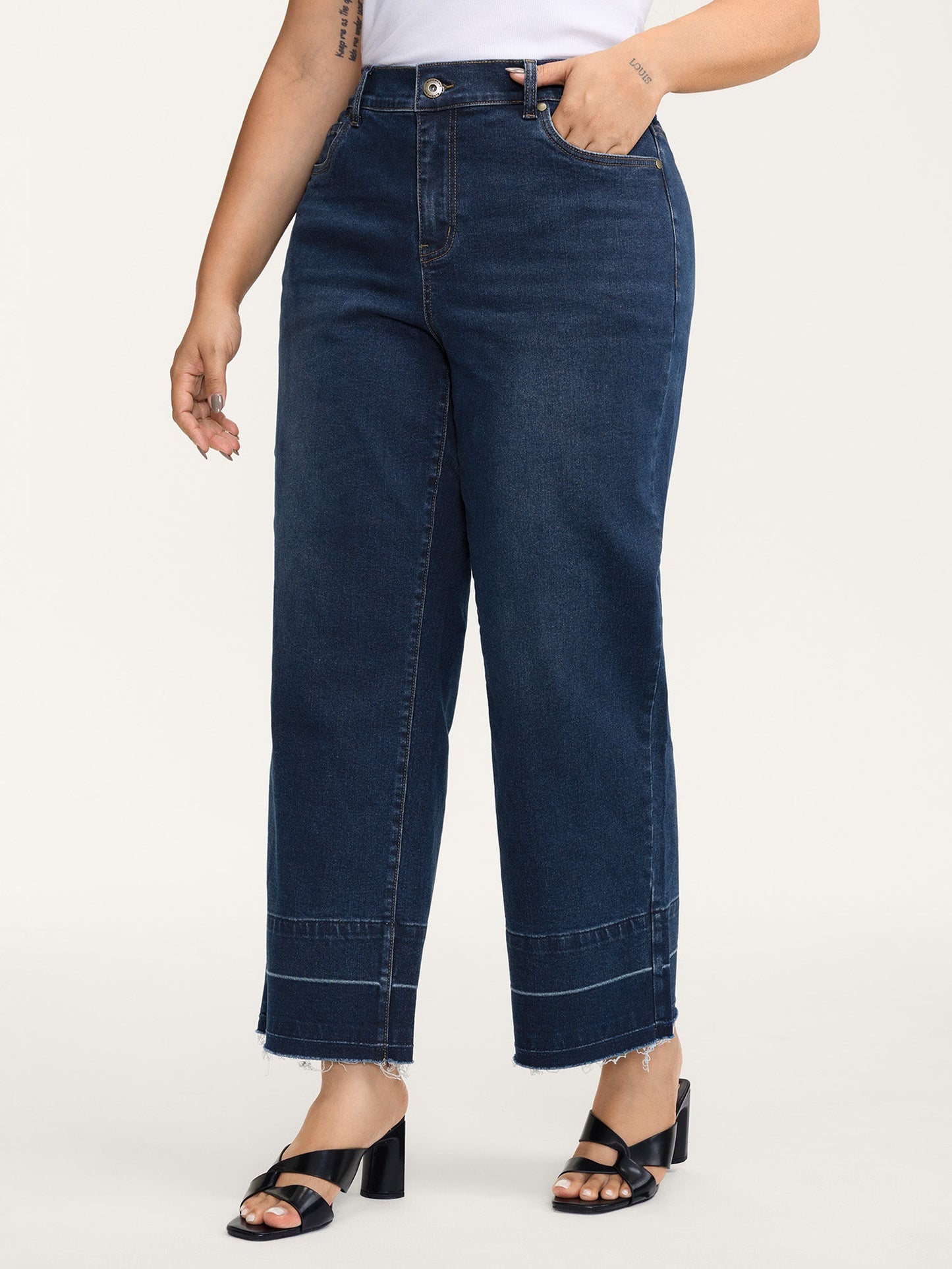 Stretch Frayed Hem Straight-Leg Jeans
