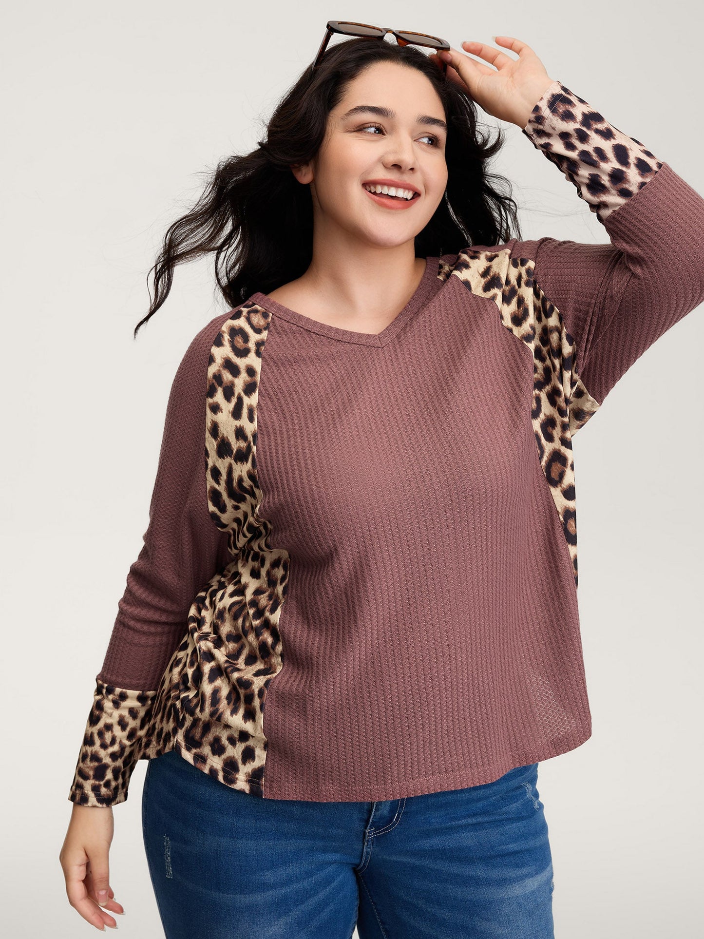 Leopard Contrast Textured V-Neck T-Shirt