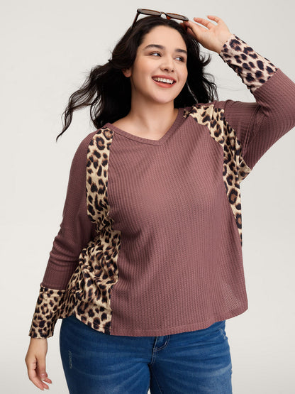 Leopard Contrast Textured V-Neck T-Shirt