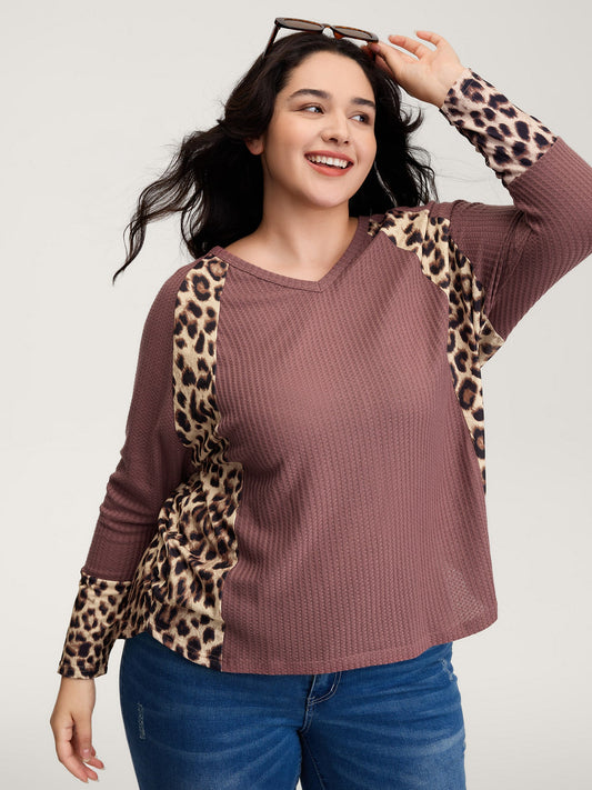 Leopard Contrast Textured V-Neck T-Shirt