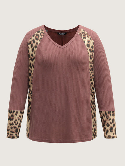 Leopard Contrast Textured V-Neck T-Shirt