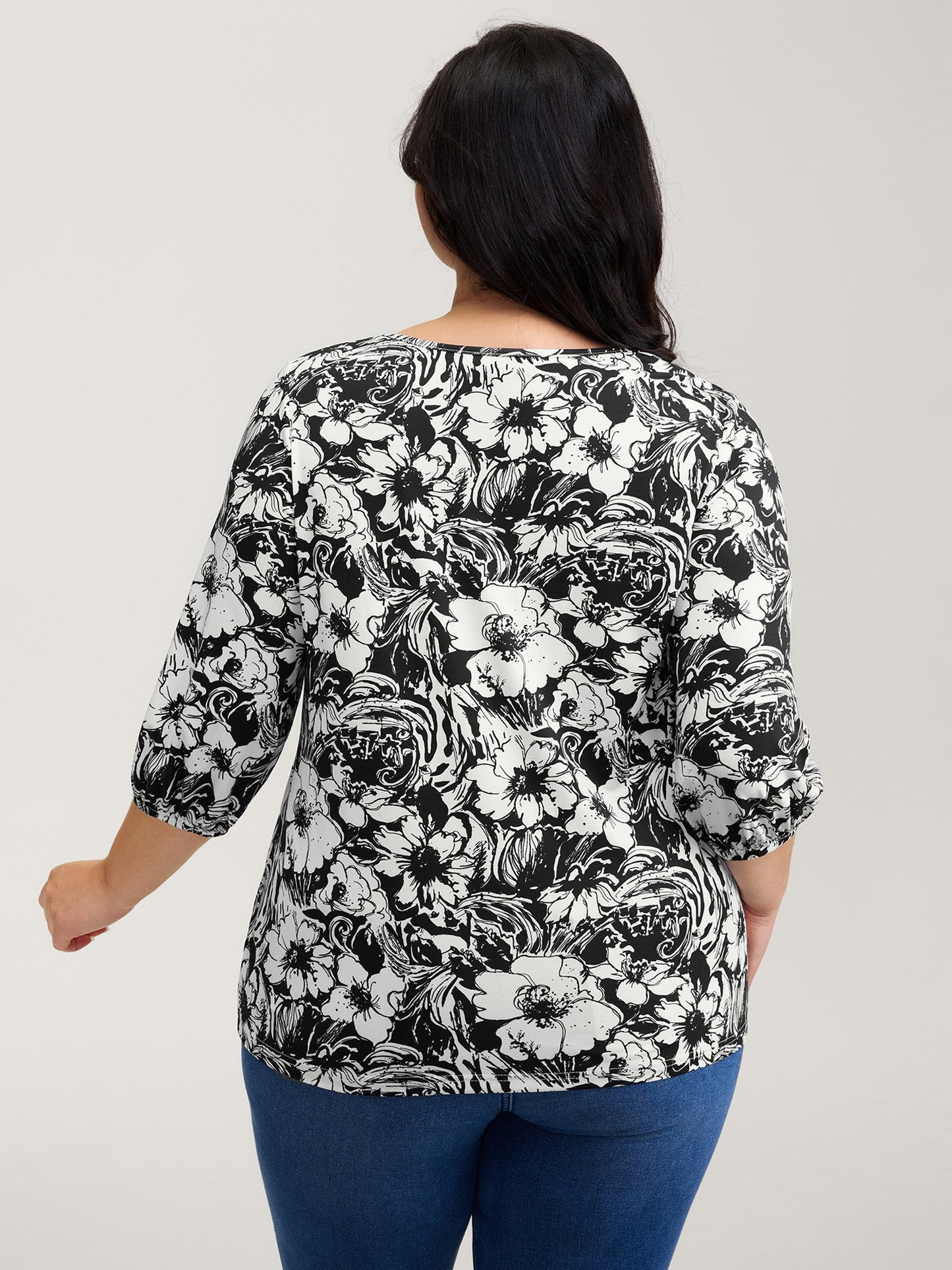 Stretchy Silhouette Flower Knit Top