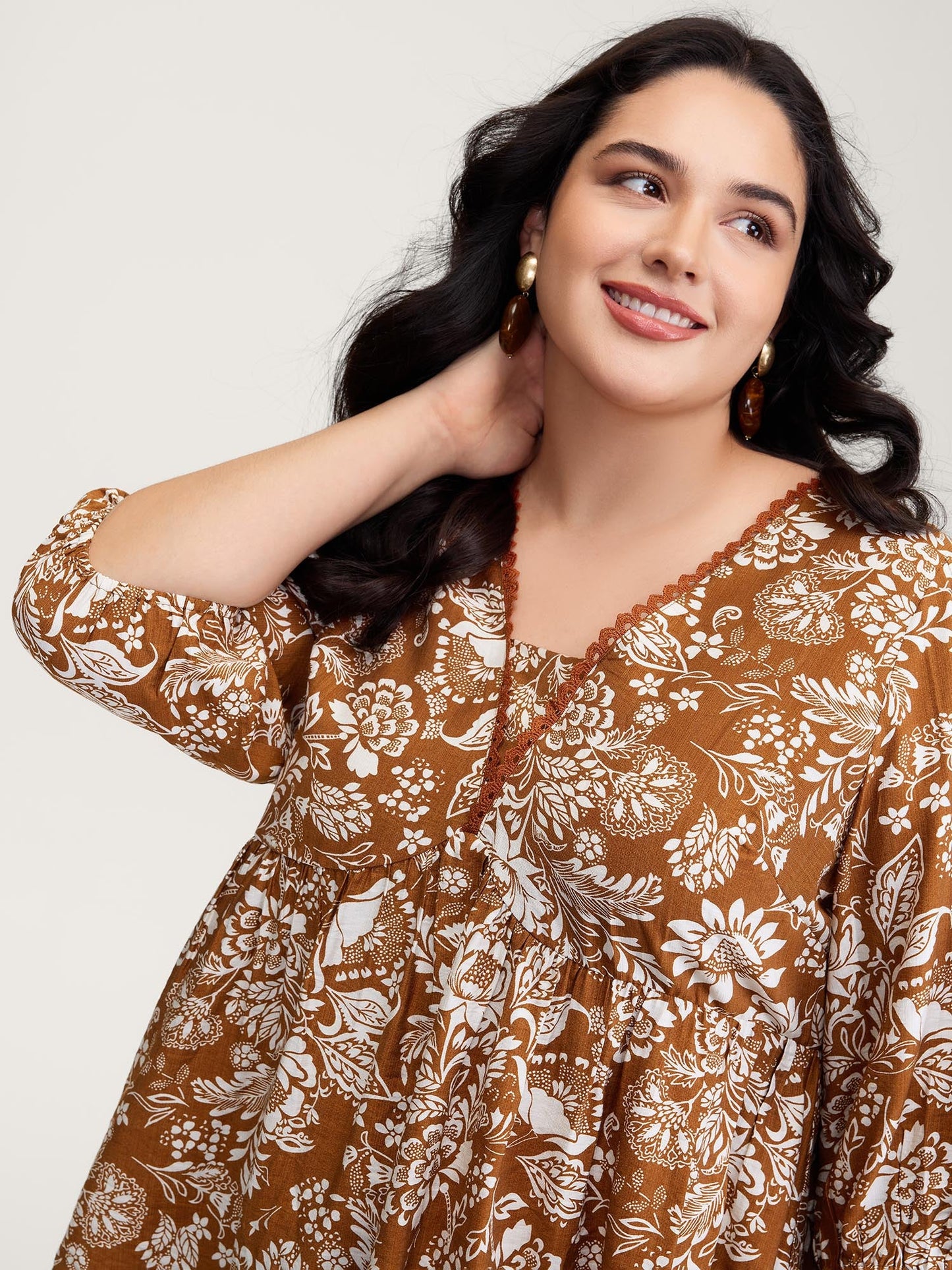 Floral Print Lace Neckline Pleated Blouse