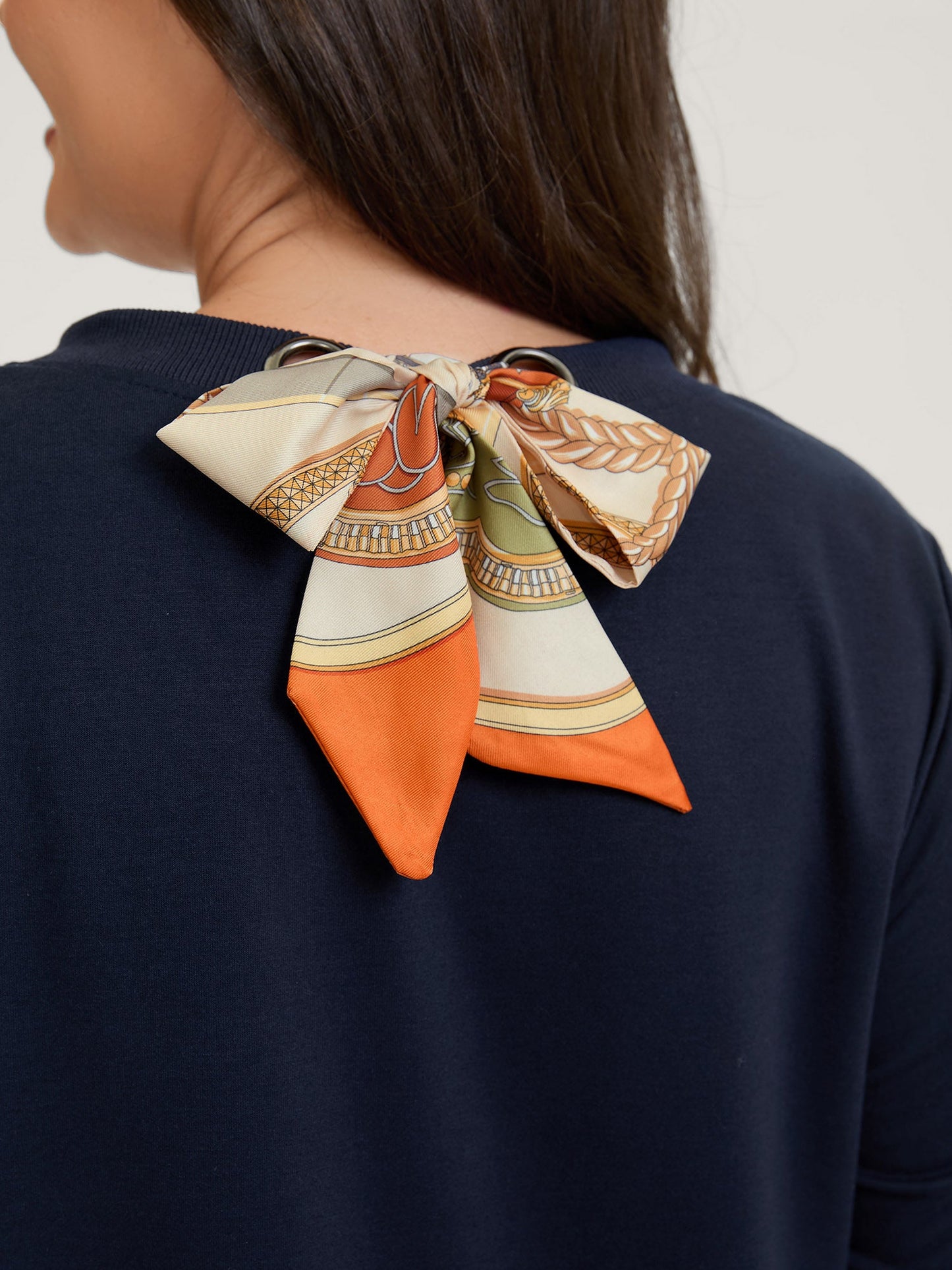 Back Silk Scarf Bow-Tie Detachable Sweatshirt