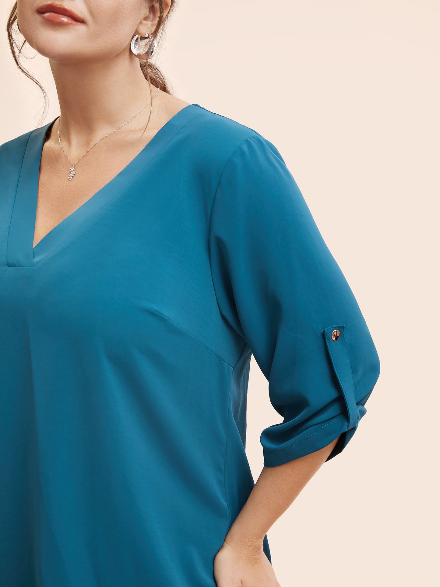 Solid Cuffed Sleeve Gathered Curved Hem Blouse